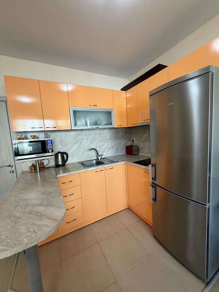 Sarafovo – Geräumige Zweizimmerwohnung mit Act 16, minimaler Instandhaltungsgebühr und kompletter Möblierung