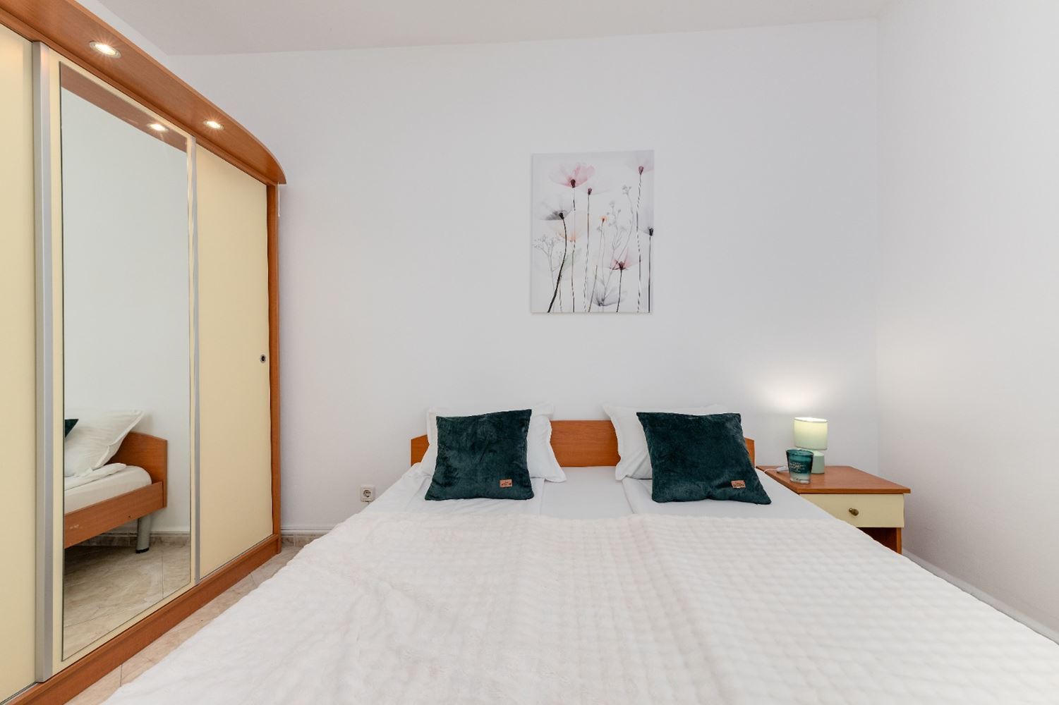 Geräumige Wohnung mit Poolblick in Sonnenstrand – eine ausgezeichnete Wahl für Urlaub und Investition