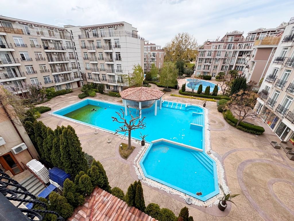 2-Zimmer-Wohnung mit Poolblick in einer prestigeträchtigen Anlage in Sonnenstrand