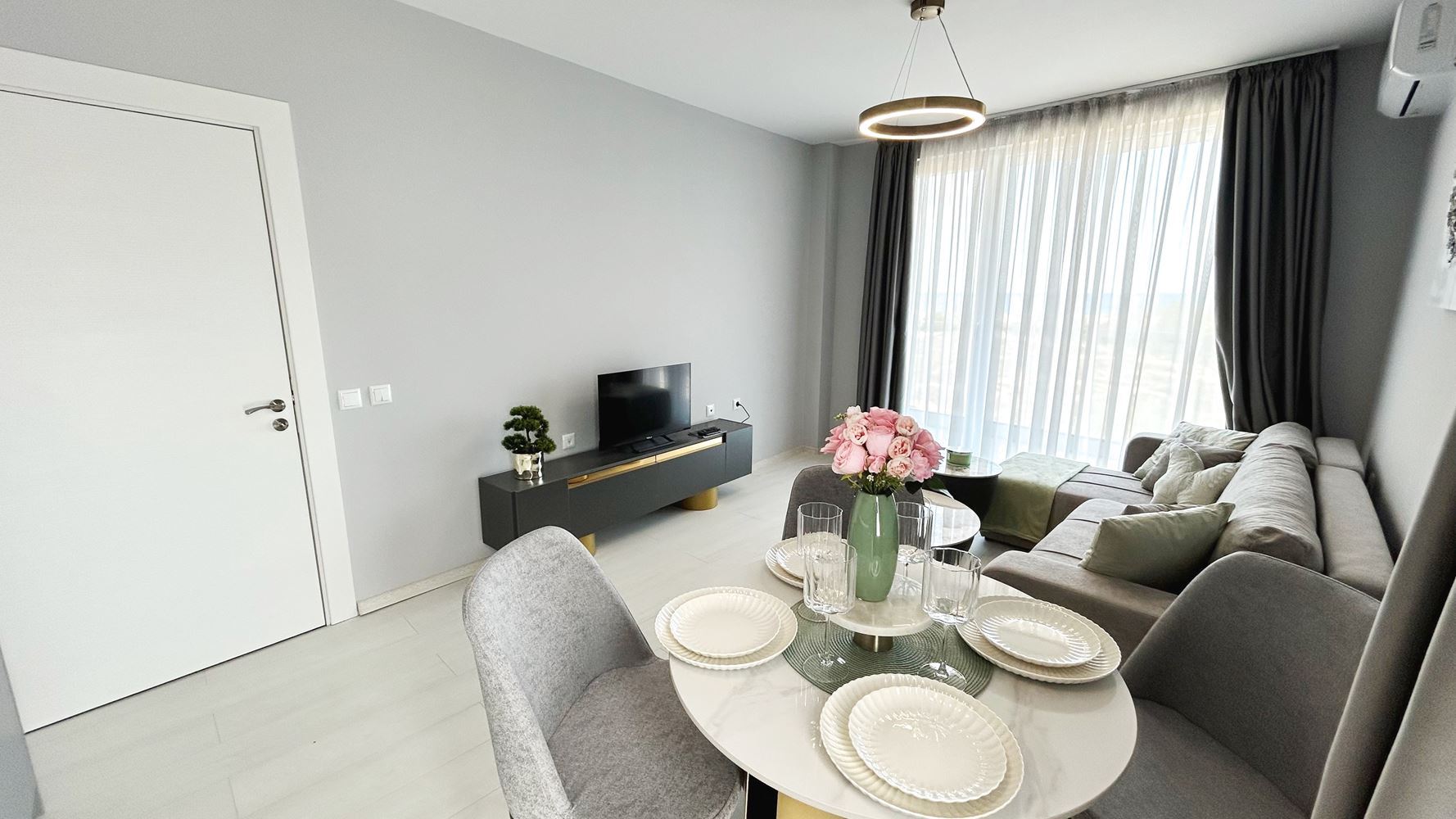 Elegante 3-Zimmer-Wohnung mit Panoramablick auf das Meer in erster Meereslinie in Sonnenstrand