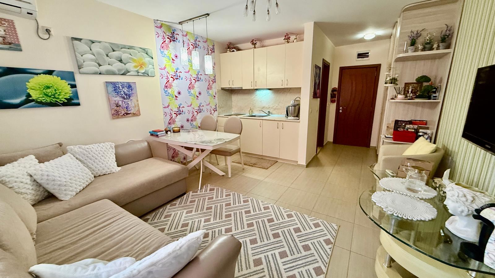 3-Zimmer-Wohnung in erster Meereslinie in Nessebar – Großzügigkeit, zwei Schlafzimmer und das Meer direkt vor der Anlage
