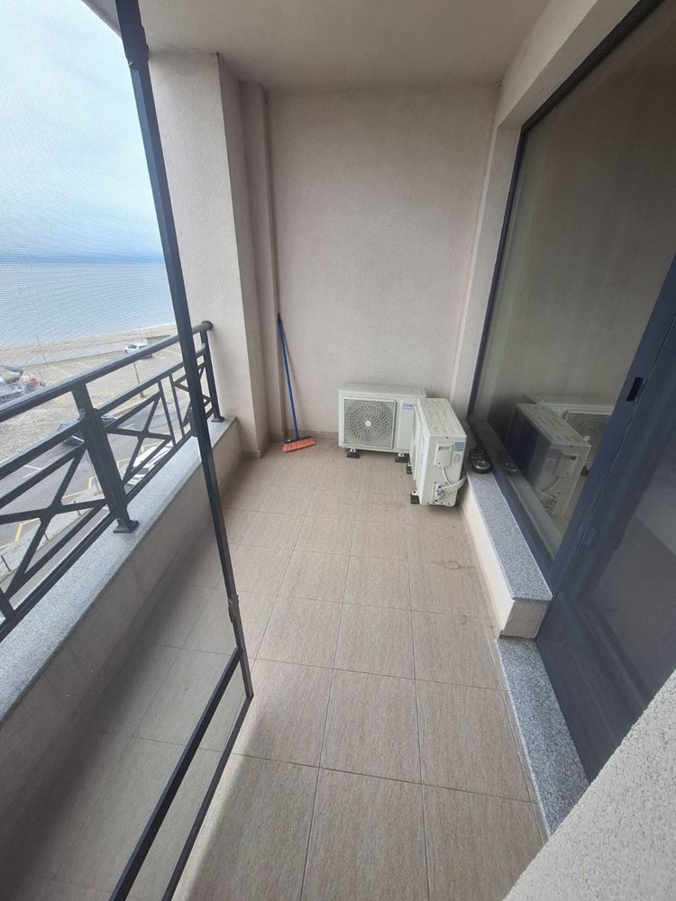 Zweizimmerwohnung in erster Meereslinie mit Panoramablick und großzügiger Terrasse