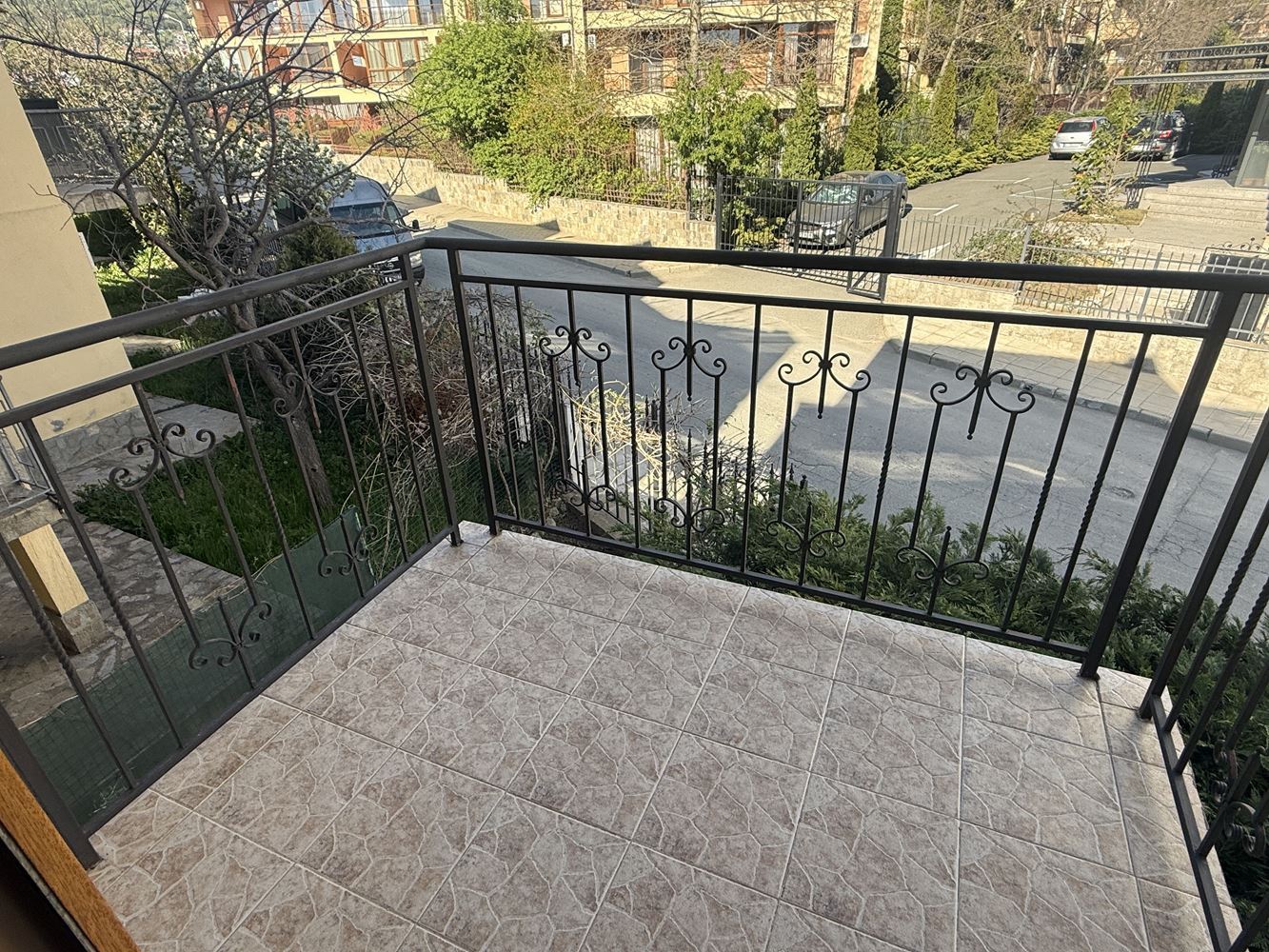 Zwei-Zimmer-Wohnung in Sveti Vlas – 300 m vom Meer entfernt, hervorragende Infrastruktur und Ratenzahlung bis Jahresende