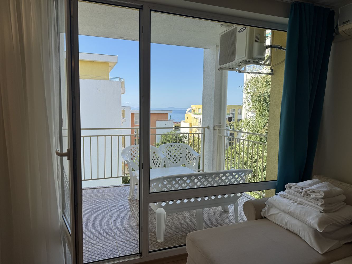 Geräumiges Studio in Sveti Vlas mit schönem Blick auf den Pool – hervorragende Investition am Meer