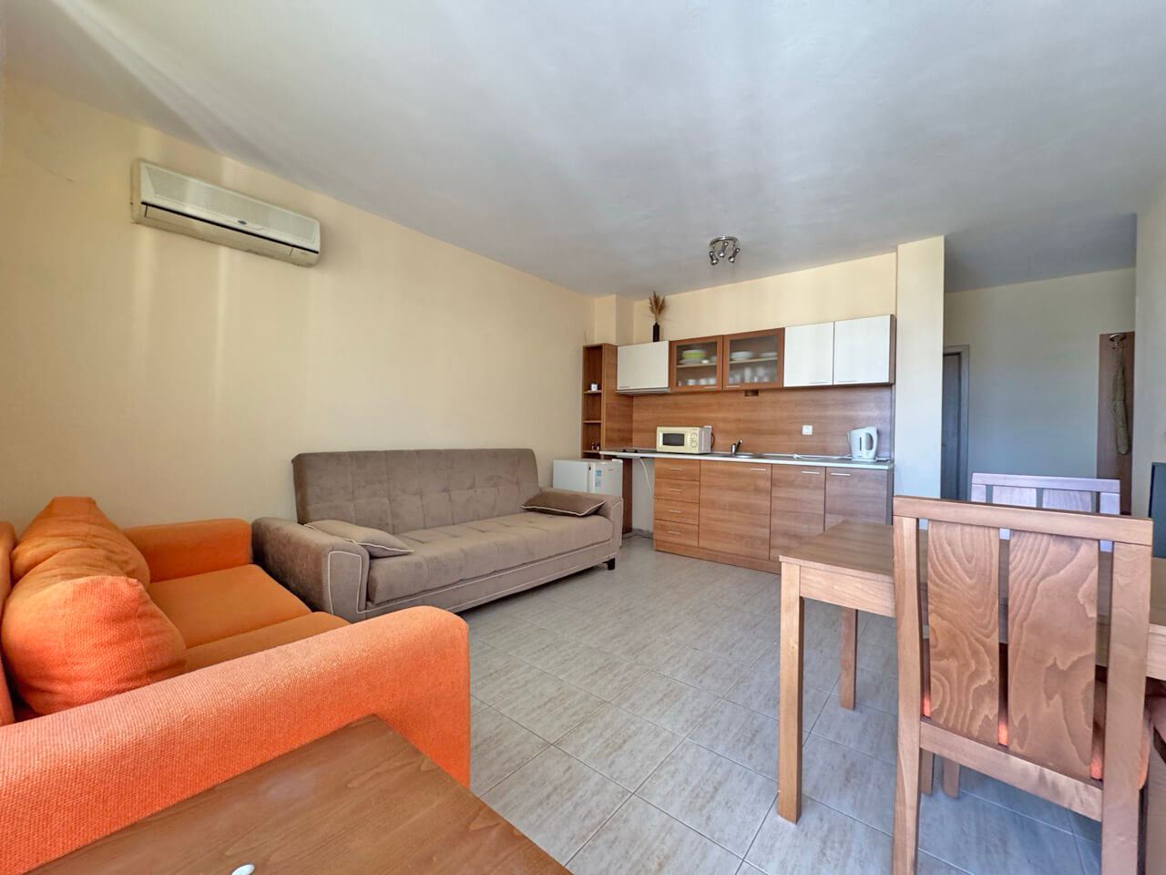 Möblierte 2-Zimmer-Wohnung mit schönem Blick auf den Pool in Sonnenstrand