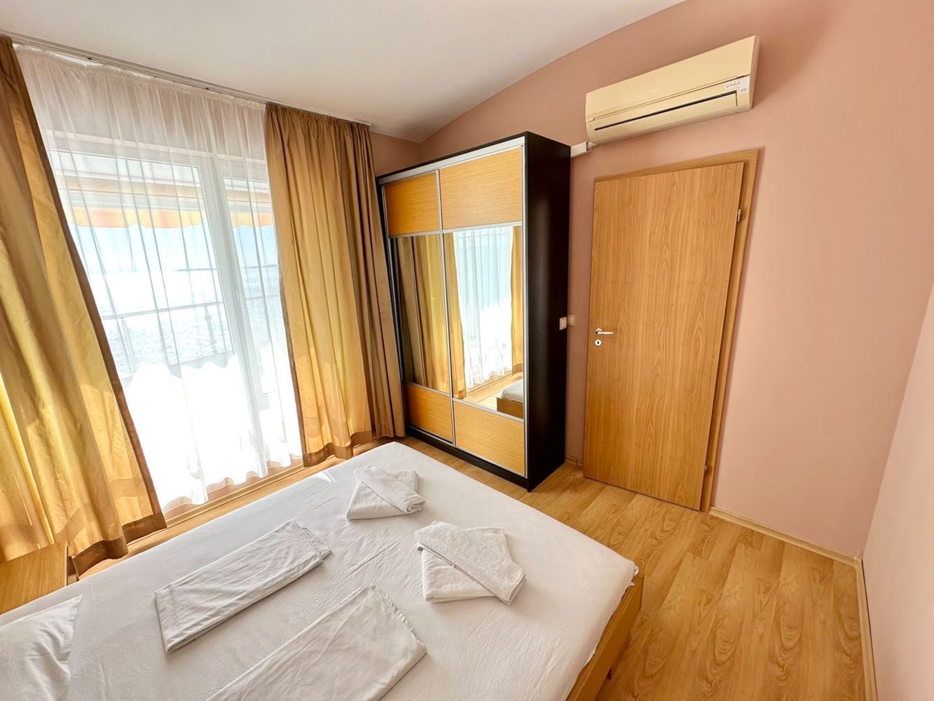 Erste Meereslinie in Sveti Vlas – beeindruckende Maisonettewohnung mit drei Schlafzimmern, Panoramablick und riesiger Terrasse