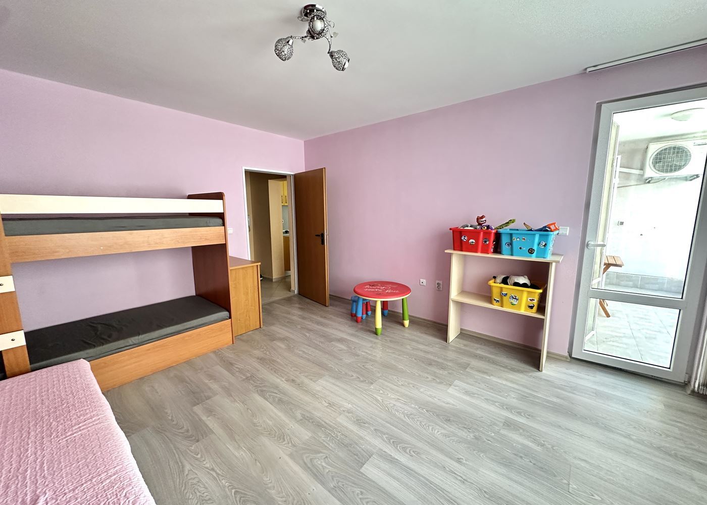 Ein-Zimmer-Apartment 100 m vom Strand in Pomorie – Komfort, Bequemlichkeit und Meerblick